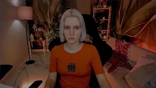 Snapshot of BethanyCloud chatting on 11.28.25 BethanyCloud online show from 11.28.25