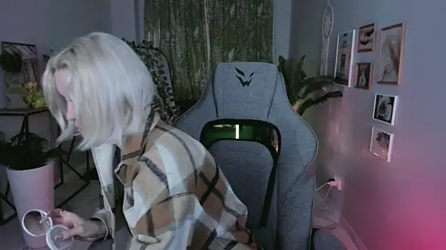 Snapshot of BethanyCloud chatting on 04.16.26 BethanyCloud online show from 04.16.26