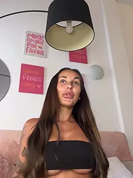 Snapshot of Rosieredxox chatting on 05.31.26 Rosieredxox online show from 05.31.26