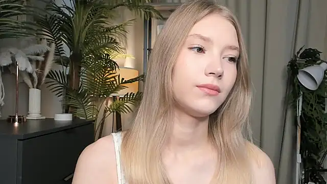 Snapshot of ChinBonnell chatting on 10.26.25 ChinBonnell online show from 10.26.25