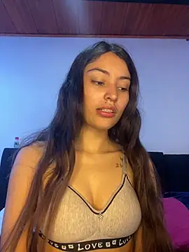 Snapshot of hotwife26 chatting on 11.10.25 hotwife26 online show from 11.10.25