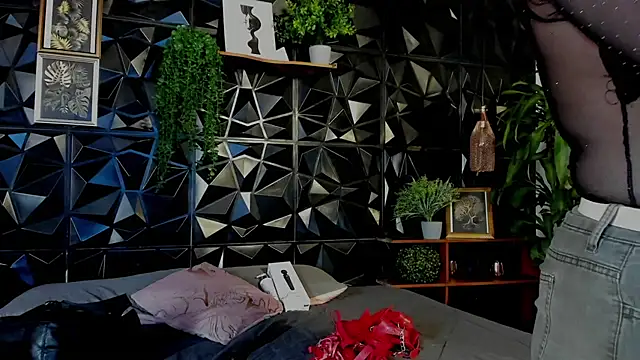 April  foxx online show from 12.17.25