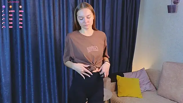 Snapshot of LouisaChaobal chatting on 10.27.25 LouisaChaobal online show from 10.27.25