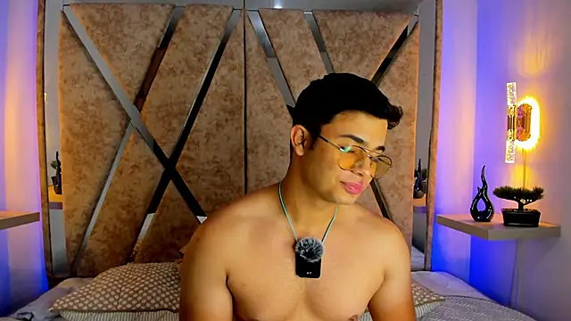 Snapshot of jayd_muscle chatting on 10.22.25 jayd muscle online show from 10.22.25