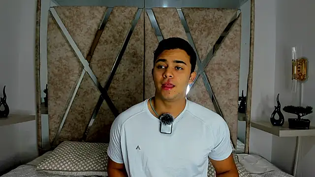 Snapshot of jayd_muscle chatting on 10.23.25 jayd muscle online show from 10.23.25