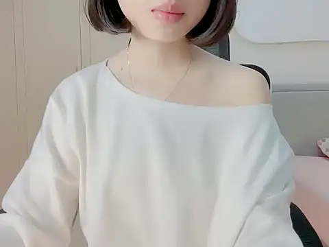 Snapshot of ggLovee chatting on 10.24.25 ggLovee online show from 10.24.25