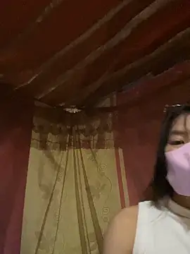 Snapshot of PhanHaa chatting on 09.10.25 PhanHaa online show from 09.10.25