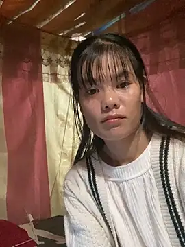 Snapshot of PhanHaa chatting on 09.11.25 PhanHaa online show from 09.11.25