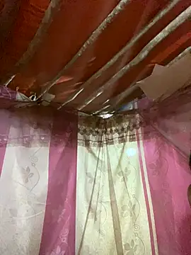 Snapshot of PhanHaa chatting on 09.22.25 PhanHaa online show from 09.22.25