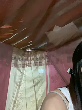 Snapshot of PhanHaa chatting on 09.23.25 PhanHaa online show from 09.23.25