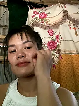 Snapshot of PhanHaa chatting on 10.13.25 PhanHaa online show from 10.13.25