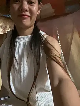 Snapshot of PhanHaa chatting on 10.18.25 PhanHaa online show from 10.18.25