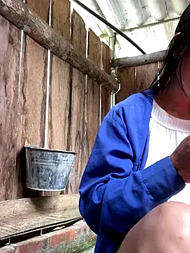 Snapshot of PhanHaa chatting on 10.19.25 PhanHaa online show from 10.19.25