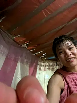 Snapshot of PhanHaa chatting on 10.23.25 PhanHaa online show from 10.23.25