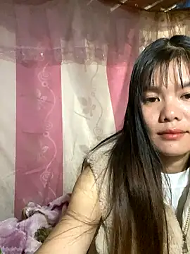 Snapshot of PhanHaa chatting on 10.29.25 PhanHaa online show from 10.29.25