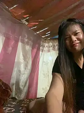 Snapshot of PhanHaa chatting on 11.05.25 PhanHaa online show from 11.05.25