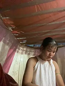 Snapshot of PhanHaa chatting on 11.08.25 PhanHaa online show from 11.08.25