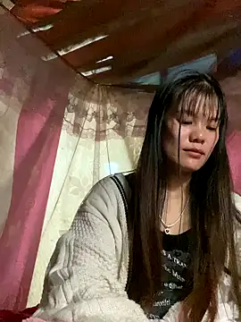 Snapshot of PhanHaa chatting on 11.12.25 PhanHaa online show from 11.12.25