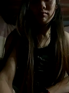 Snapshot of PhanHaa chatting on 11.13.25 PhanHaa online show from 11.13.25