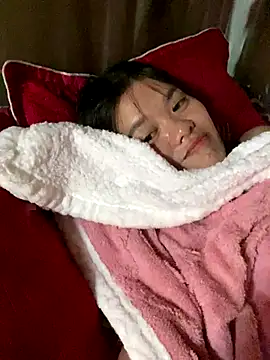 Snapshot of PhanHaa chatting on 11.16.25 PhanHaa online show from 11.16.25