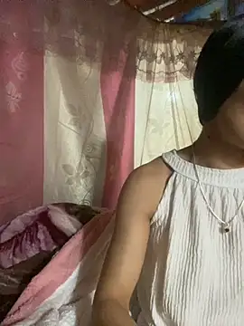 Snapshot of PhanHaa chatting on 11.17.25 PhanHaa online show from 11.17.25