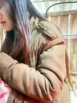 Snapshot of PhanHaa chatting on 11.27.25 PhanHaa online show from 11.27.25