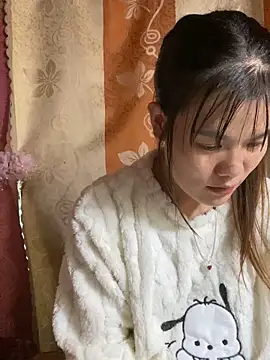 Snapshot of PhanHaa chatting on 11.30.25 PhanHaa online show from 11.30.25