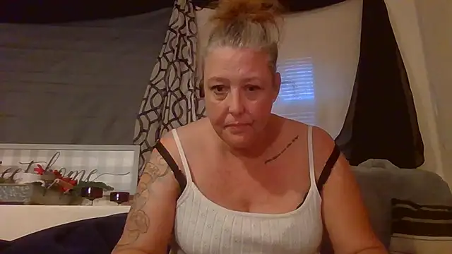 HotRedYeag online show from 11.10.25