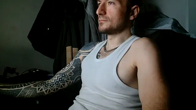 Snapshot of th1_ chatting on 05.29.26 th1 online show from 05.29.26