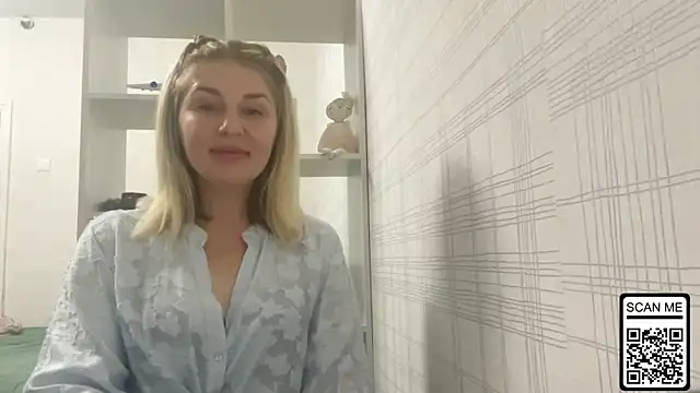 Snapshot of Blondie_xoxoxo chatting on 11.17.25 Blondie xoxoxo online show from 11.17.25