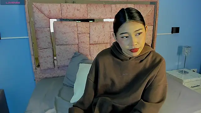 LICKY LOV online show from 10.24.25