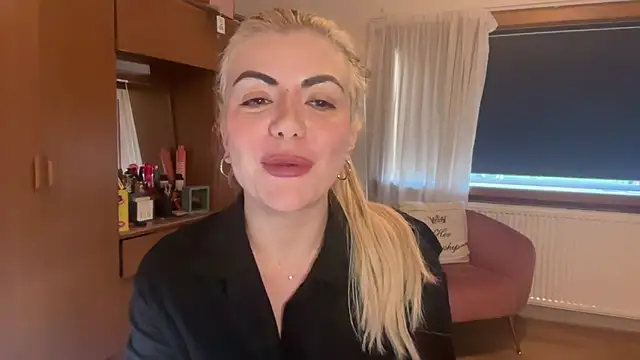 Snapshot of princess17 chatting on 09.16.25 princess17 online show from 09.16.25