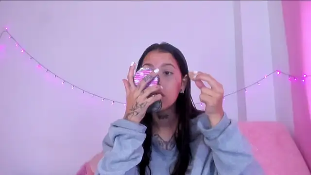 Snapshot of Abby_roussee chatting on 10.21.25 Abby roussee online show from 10.21.25