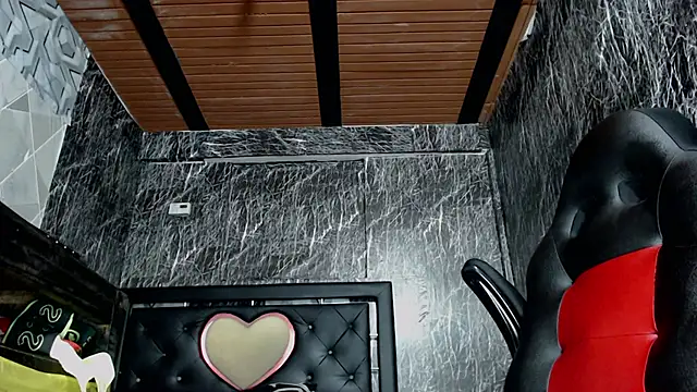 Snapshot of yordi_sandler2 chatting on 11.23.25 yordi sandler2 online show from 11.23.25