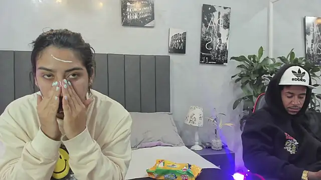 Snapshot of violet_and_myers chatting on 09.23.25 violet and myers online show from 09.23.25