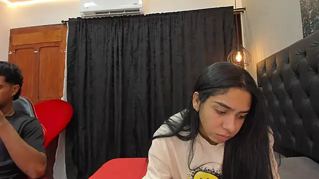 Snapshot of violet_and_myers chatting on 11.22.25 violet and myers online show from 11.22.25