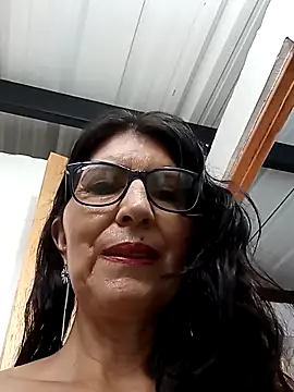 Snapshot of swity_foster chatting on 09.11.25 swity foster online show from 09.11.25