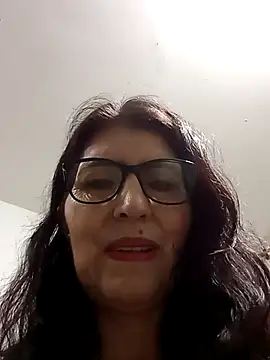 Snapshot of swity_foster chatting on 10.02.25 swity foster online show from 10.02.25