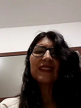 Snapshot of swity_foster chatting on 10.18.25 swity foster online show from 10.18.25