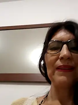 Snapshot of swity_foster chatting on 10.21.25 swity foster online show from 10.21.25