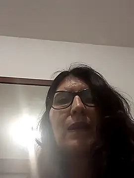 Snapshot of swity_foster chatting on 10.27.25 swity foster online show from 10.27.25