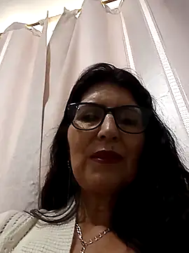 Snapshot of swity_foster chatting on 10.28.25 swity foster online show from 10.28.25