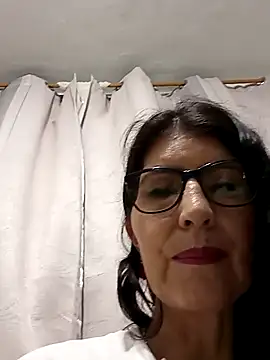 Snapshot of swity_foster chatting on 10.29.25 swity foster online show from 10.29.25