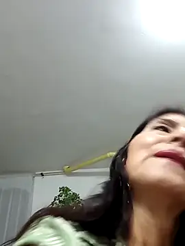 Snapshot of swity_foster chatting on 11.22.25 swity foster online show from 11.22.25