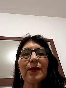 Snapshot of swity_foster chatting on 11.25.25 swity foster online show from 11.25.25