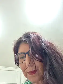 Snapshot of swity_foster chatting on 04.29.26 swity foster online show from 04.29.26