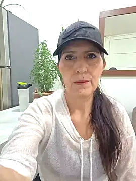 Snapshot of swity_foster chatting on 06.24.26 swity foster online show from 06.24.26