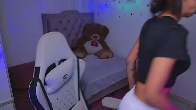 BrunetteAdams001 online show from 05.21.26