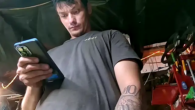 Snapshot of twistafatpipe chatting on 09.16.25 twistafatpipe online show from 09.16.25