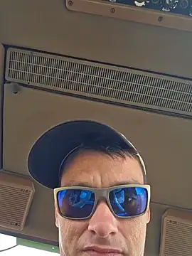 Snapshot of twistafatpipe chatting on 10.17.25 twistafatpipe online show from 10.17.25